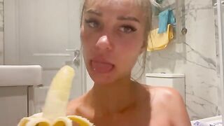 Monika Fox stuffed her nice butt with a banana and played with it