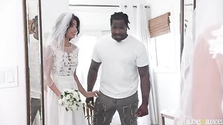A girl chose her groom not only for his good character, but also for impressive size