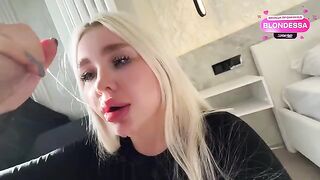 A girl with a juicy ass seduces her stepbrother to fuck her