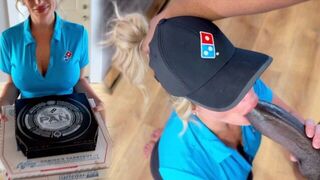 A pizza delivery girl gets a big black sausage