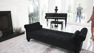 Woman took it deep in her pussy while fucking on the couch in doggystyle