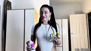 The body of the girl is a powerful tool of sexual influence