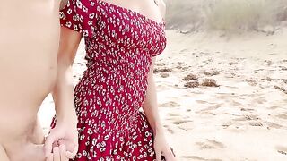 A woman has no obstacles to achieve orgasm on the nude beach
