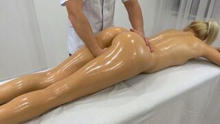 The masseur couldn’t hold back and went on her passionately – a first-time encounter like this