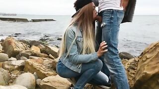 A sexy blonde is having fun with a guy on the city streets